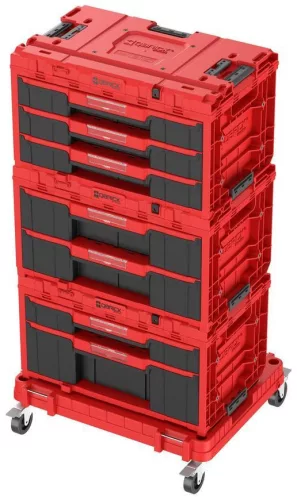 Tárolódoboz készlet, Qbrick Patrol System One Workshop Red, 58,7 × 38 × 34 cm, piros, 4 részes, moduláris, fiókos, automata zárral, fémsínes, görgős platform fékkel