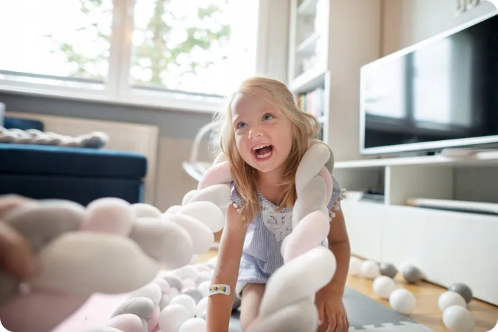 Rácsvédő kiságyba, Ricokids, rózsaszín/szürke – 5. kép Rácsvédő kiságyba, Ricokids, rózsaszín/szürke – 5. kép