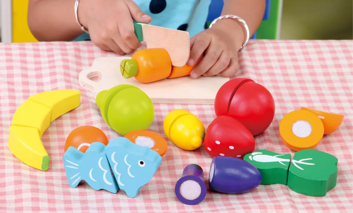 Játék élelmiszerkészlet, ECOTOYS HM015202, zöldségek – 2. kép Fából készült szeletelhető gyümölcsök